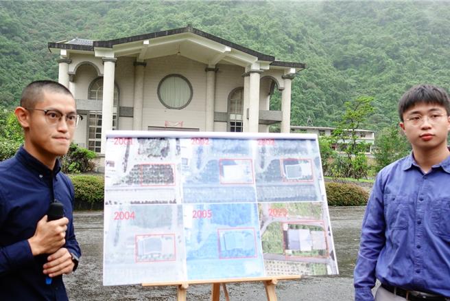 国民党宜兰县立委参选人黄琤婷竞选总部发言人黄季昀（左）、苏上允（右），13日质疑民进党参选人陈俊宇假集货场兴建之名，拿公家款盖自家豪宅。（黄琤婷竞选总部提供／李忠一宜兰传真）