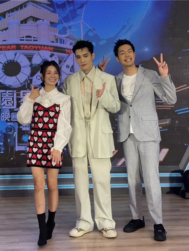 宇珊（左起）、黃偉晉、陳大天出席桃園跨年記者會。（謝佩樺攝）