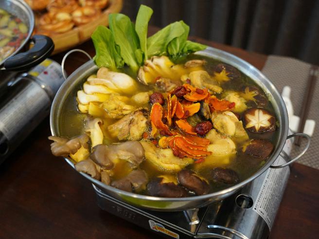 鍋物加入當地食材，既美味又養生。（圖片來源：嘉義縣文觀局提供）