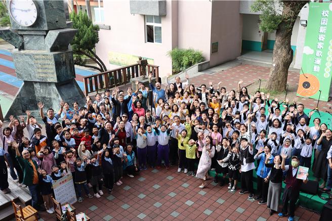 客委會在2023年首度推動校園新客家歌運動，今年邀請13組客家音樂人，與全台客庄中小學合作譜曲。（邱立雅攝）