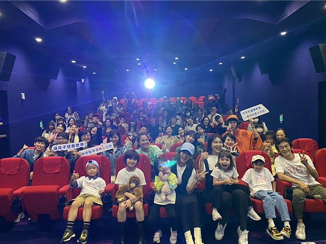 電影《BIG》主要演員曾沛慈包場，邀請藝人、家人朋友出席看片。（米倉影業提供）