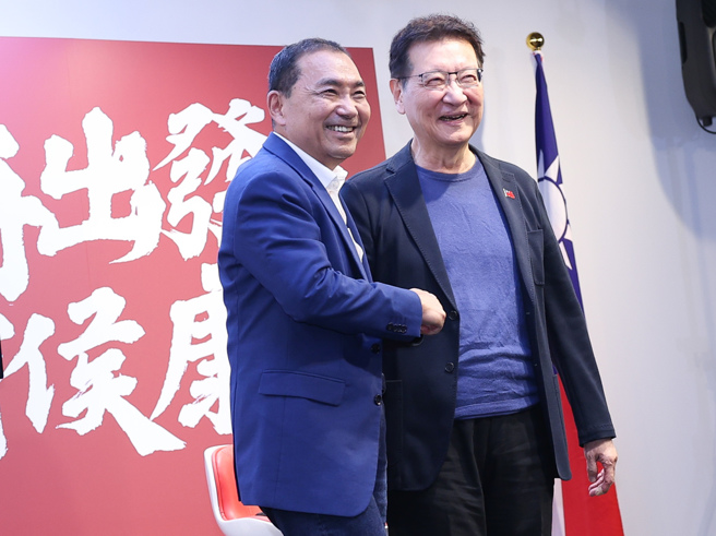 侯友宜(左)、趙少康(右)近日推出侯康貸政見，免頭期款讓青年最高可貸1500萬購屋，引發熱議。（示意圖／本報資料照）