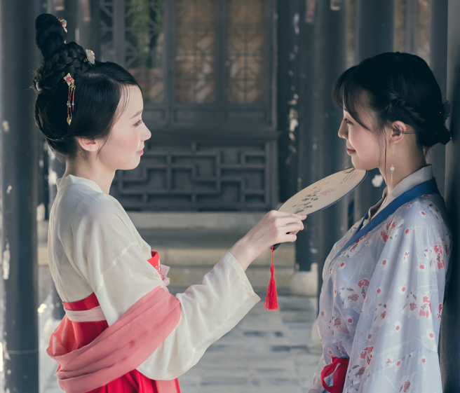 清朝宮女睡覺時不能側臥，原因除了迷信外，還有申明等級及利於起身的作用。(示意圖/達志影像)