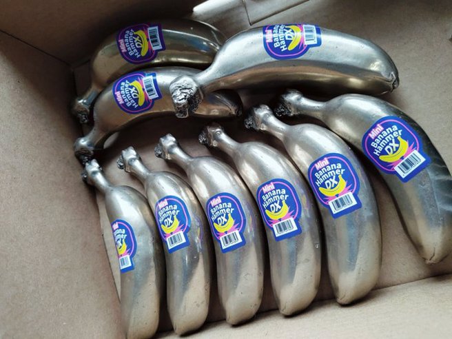 钢铁香蕉鎚在台湾爆红，日本厂商收到大量来自台湾的订单。（图／IRON FACTORY IKEDA授权使用）