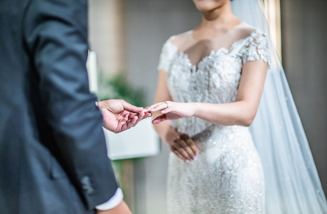 日本网红平山美春传出要和富豪老公离婚，还对外夸口结婚以来拒绝发生性行为，还可以狂花钱很厉害。（示意图非当事人／shutterstock）