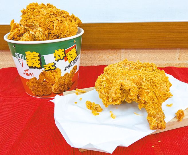 拿坡里月初推出為期一個月八塊炸雞桶買一送一活動，卻還沒過半個月就宣布將要喊卡。(圖／三商餐飲集團提供)