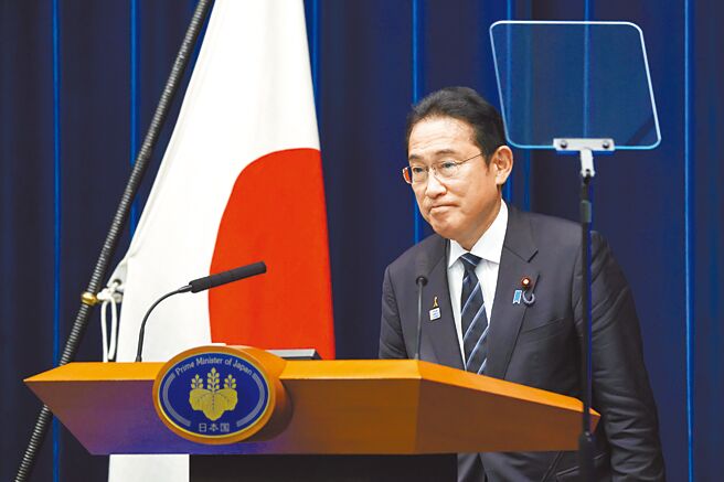 因自民党多人涉嫌不实申报政治献金，消息人士指出，日本首相岸田文雄（见图）最快14日将撤换4名阁员。（新华社）
