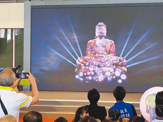 「2024彰化月影燈季」將於12月30日開燈，彰化縣政府12日公布八卦山大佛光雕秀的模擬畫面。（孫英哲攝）