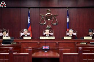 搶劫犯假釋又犯案 判刑3月要再關25年  憲法法庭開庭審理