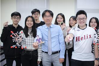 台日共同開發「螺旋奈米石英玻璃」 可應用3D顯示與量子電腦