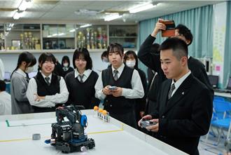 竹南君毅高中迎日本德島城南高校 安排機器人戰隊交流