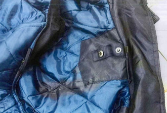 誇張！警所借廁所外套遭倒「紅墨水」 值班警員手紅紅竟裝傻