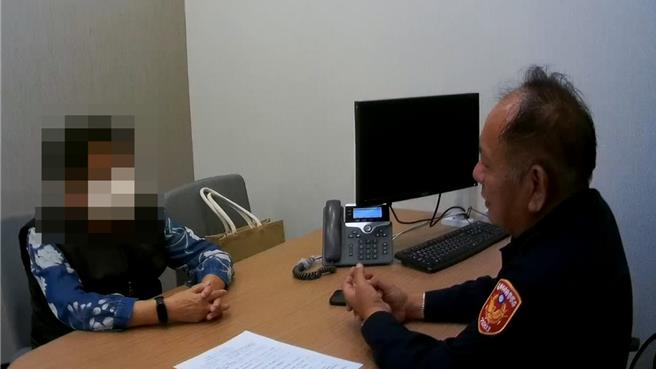 高雄55岁刘姓妇人日前接到诈骗电话，说女儿年后要结婚，需要93万元的现金。（高市凤山分局提供／杨舒婷高雄传真）