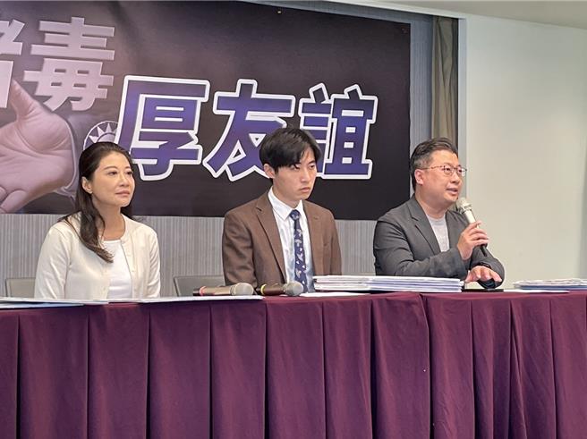 国民党副总统参选人赵少康被质疑对房贷补贴、18岁公民权态度不一。对此，民进党发言人林楚茵说，赵原来是跨越时空打脸自己和侯康配，阿斗不能再搭配大说谎家，这样的人选上恐怕是国家灾难。（蔡雯如摄）