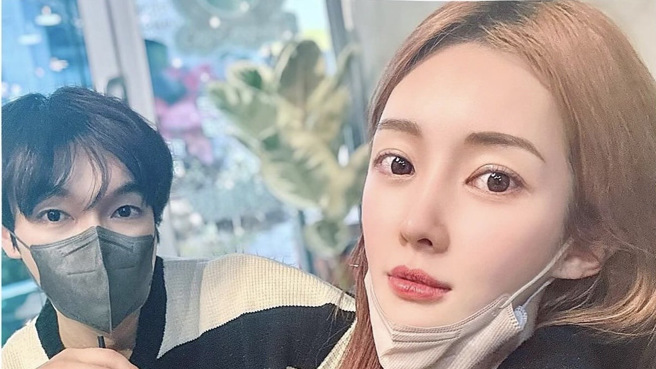 前女團成員雅凜爆出離婚又將和新對象結婚。(圖／areum0ju IG)
