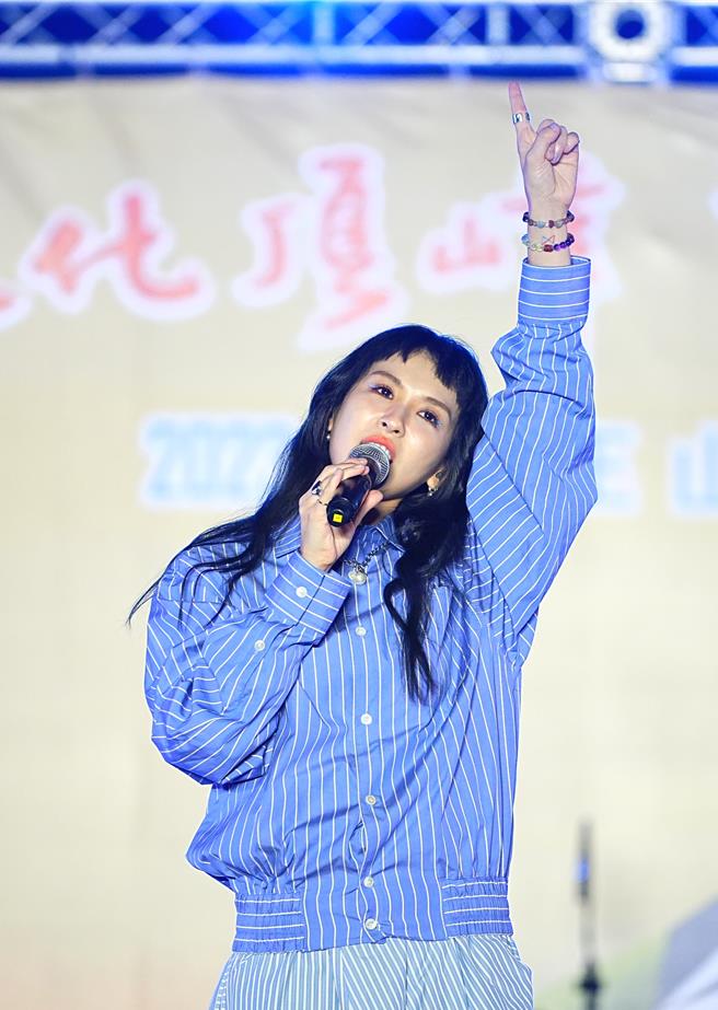 歌手魏如昀在南投演唱。（南投县政府提供）
