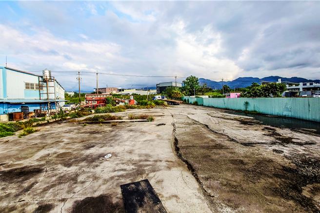 新竹縣竹東客家文化大禾埕計畫用地解決遭佔用問題，縣府交旅處預計年底前完成招標，明年上半年。（羅浚濱攝）