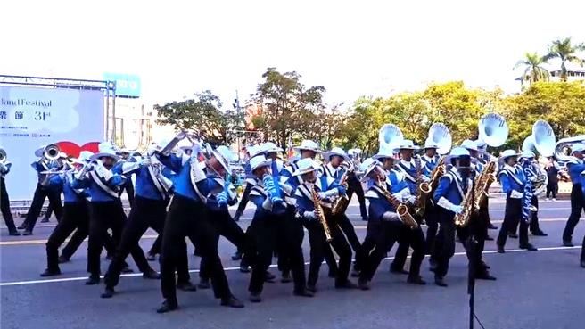 嘉義市國際管樂節今天記者會造勢，瀧川第二高校吹奏樂部表演超級精彩。（廖素慧攝）