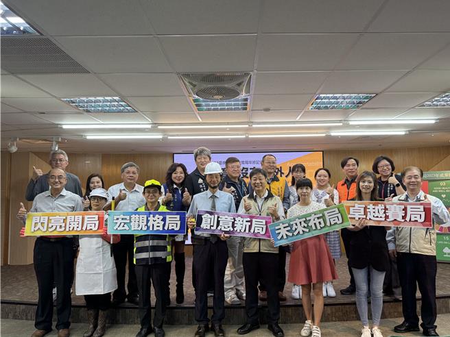 台南市教育局发表年终成果，秀出一年来的教育成绩单。(曹婷婷摄)