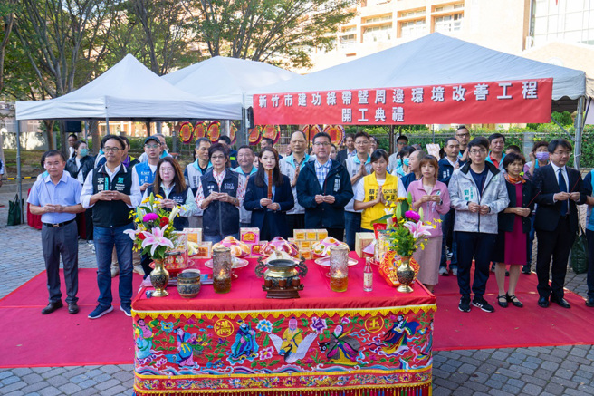高虹安市长为建功绿带暨周边环境改善工程开工祈福。(图/新竹市政府提供)