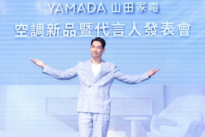 AKIRA出席「YAMADA山田家電」空調新產品發表會，剛結束在演唱會的他嗓子還有點啞，透露老婆林志玲替他買了中藥調理。（陳俊吉攝）
