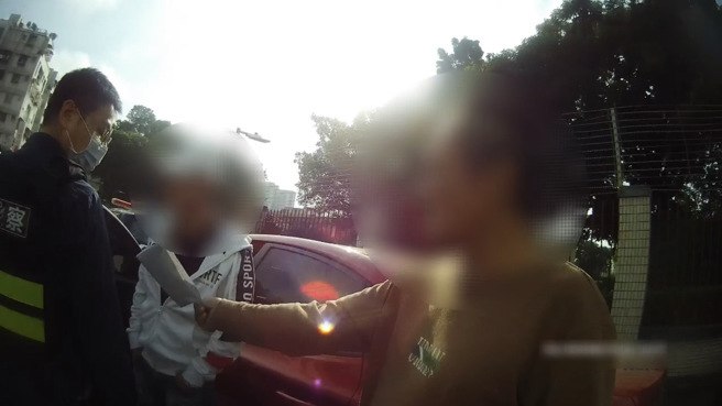 毒品通缉的江男，帮兄弟接风反遭警方逮捕。（警方提供）