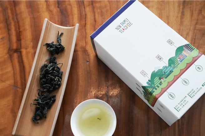 石碇青農曾仁宗經營翡翠茶園所產的特色茶，以天然日光日曬萎凋，加上今年氣候佳，採收的茶菁蟲害少且成熟度適中。（新北市農業局提供／劉瑋晴新北傳真）