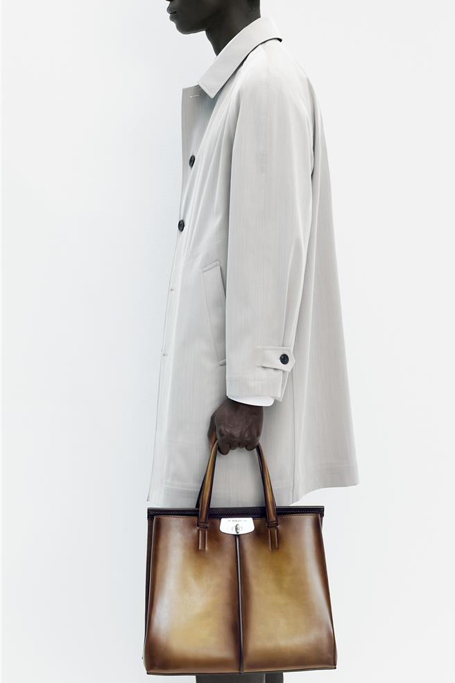 淡色系與輕薄材質的使用，成為第二章別緻夏日的目標。（Berluti提供／黃唯淯台北傳真）