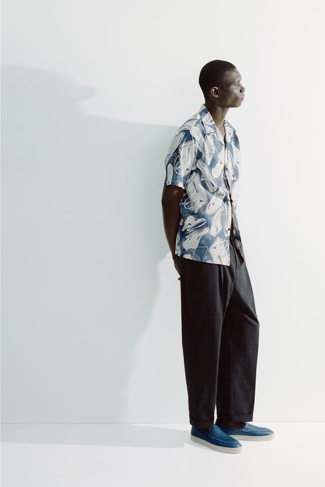 絲質與印花，帶來另一種涼感風格。（Berluti提供／黃唯淯台北傳真）