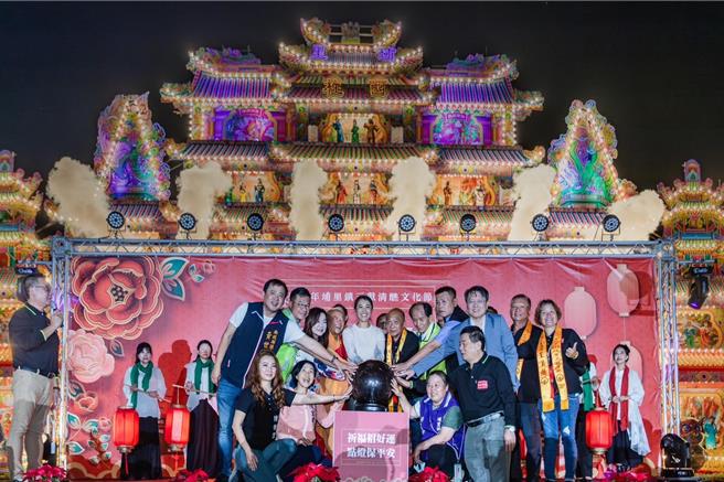 2023年祈安三献法会的总坛及东、西、南、北4大醮坛陆续完成，西坛13日晚间吉时点灯。（孙大伟提供／杨静茹南投传真）