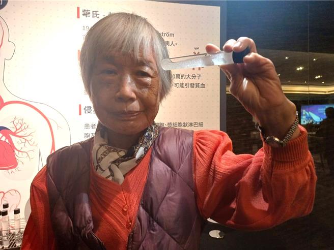 陳女士35歲時眼睛黏膜、牙齦及子宮異常出血，被診斷為華氏巨球蛋白血症（WM）。（王家瑜攝）