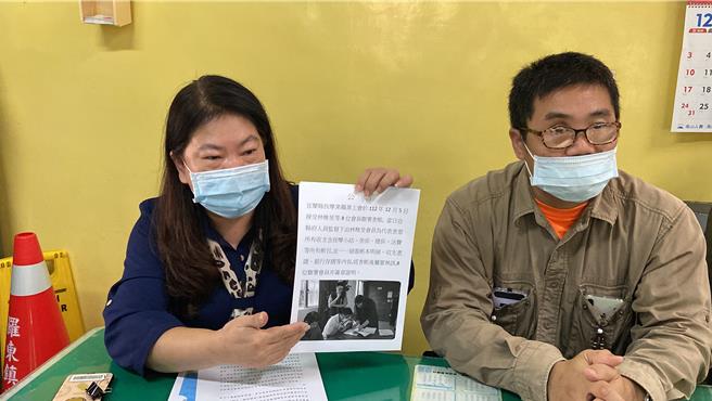 宜兰县按摩业职业工会理事长蔡春安（右）、总干事李彦蓁（左）不排除採取法律行动。（吴佩蓉摄）