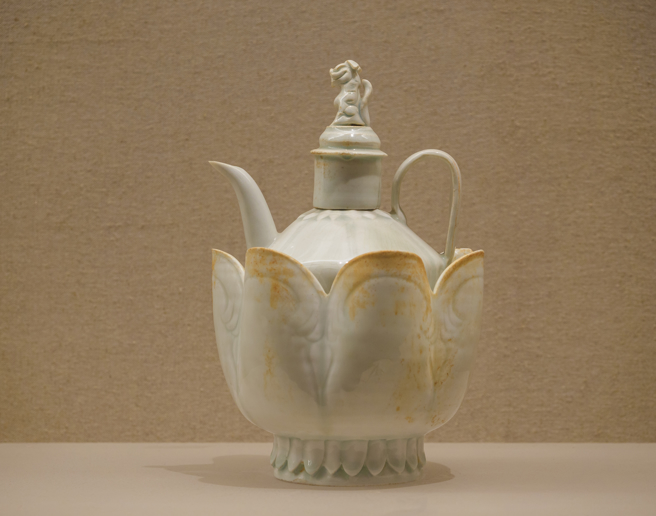 宋朝人不只喜歡飲酒，甚至還喜歡創新口味，例如蘇軾就曾自製宋代版雞尾酒。(圖為景德鎮窯青白釉注子注碗/達志影像)