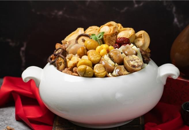 OKmart主打涵碧生活「上湯一品佛跳牆」，2888元。（OKmart提供／朱世凱台北傳真）