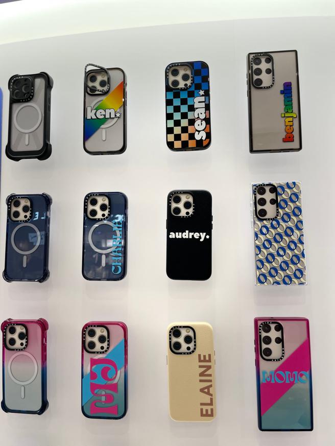 消費者可到CASETiFY STUDiO訂製個人化的手機殼。（古明弘攝）