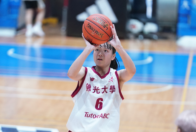 佛光大學連文鈴飆7記三分球，拿29分，外帶11籃板、9助攻。（大專體總提供）