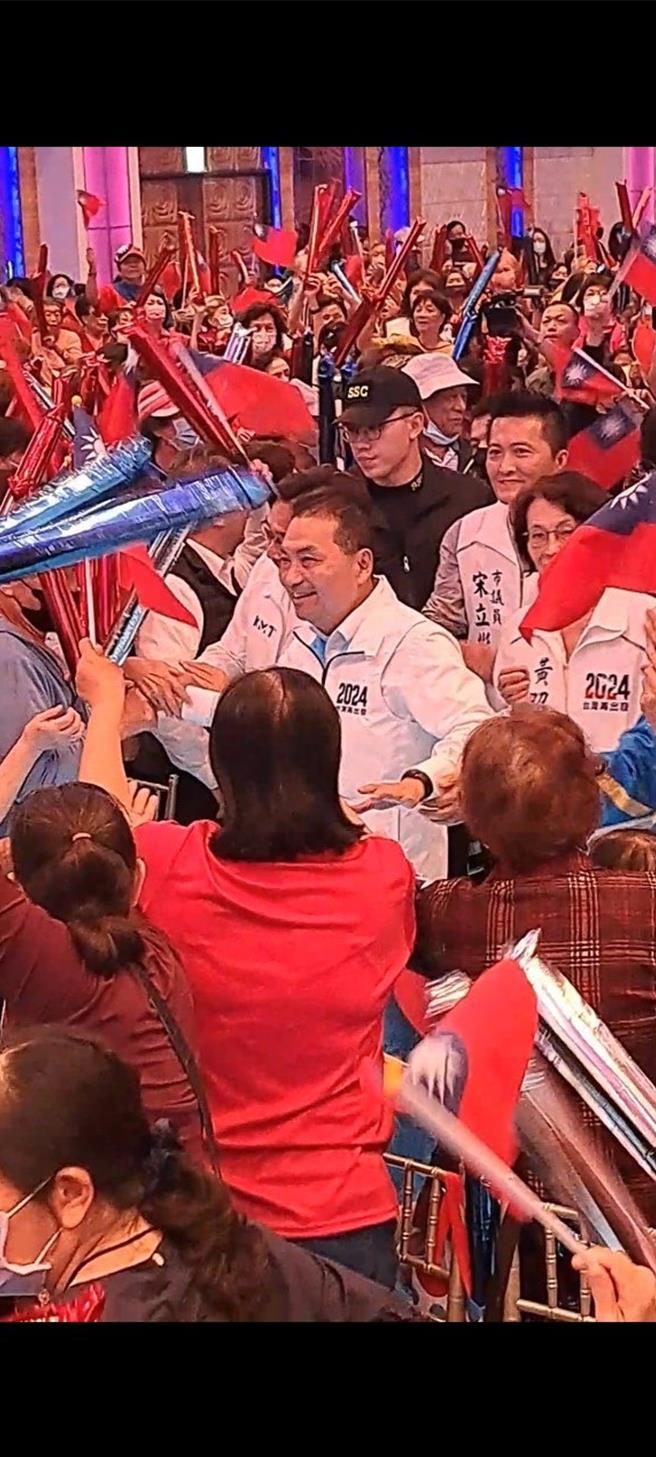 国民党总统候选人侯友宜今天下午出席高雄妇女后援会成立大会，现场超过2000名姊妹齐聚，坚定支持好康配！（林雅惠摄）