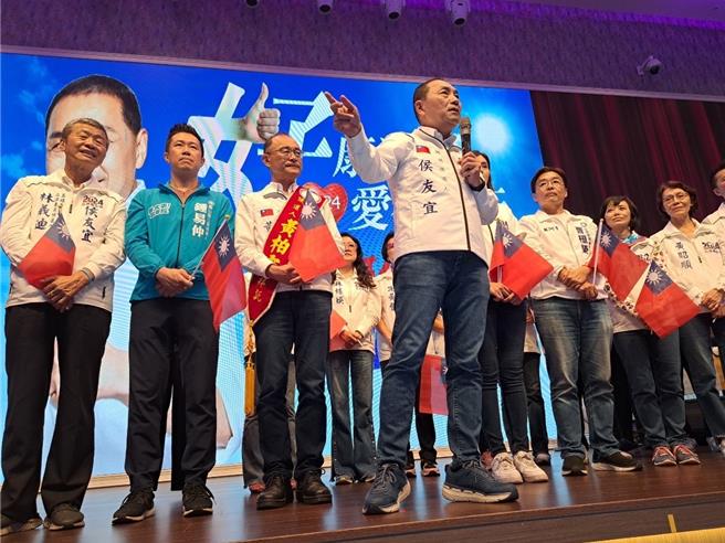 国民党总统候选人侯友宜呼吁在场的支持者，这次的选举，是台湾命运的十字路口，在最后的30天，只有努力衝刺，让我们和所有立委候选人一起拚，总统支持3号侯友宜、立委及不分区支持国民党，拚国家永续繁荣安定。（林雅惠摄）