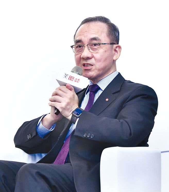 「新大人经银学」理财高峰论坛13日举行，永丰银行信托处副总经理锺道成出席进行专题演讲。图／王德为