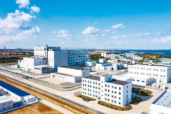 华能石岛湾高温气冷堆核电站6日在山东荣成投入商业运行，成为全球首座第四代核电站。（新华社）