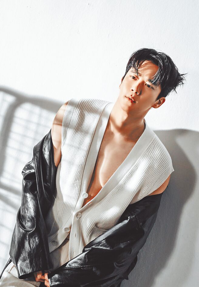 河锡辰不只脸蛋、身材性感，还拥有一颗相当聪明的大脑。（得艺室策划提供）