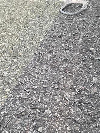 夭壽！台中市14處狂撒鐵釘「20輛車破胎」  撒釘怪客遭起訴