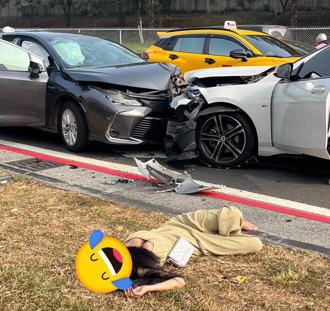 兩車對撞！2正妹車禍正面交峰 網歪樓「車頭燈之對決」