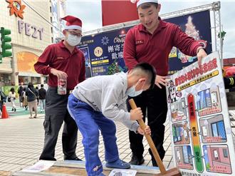 桃園火車站前耶誕快閃宣導 小小消防員英勇登場