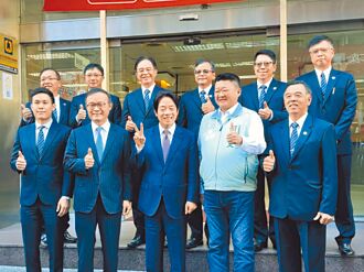 拔樁！賴拜會朱立倫同學 柯集結韓、郭粉