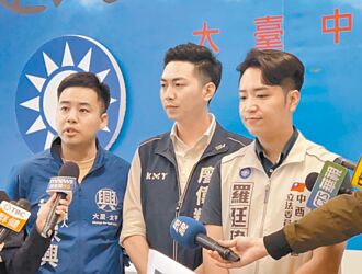 台中 汰換課桌椅 藍綠參選人交鋒