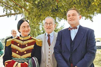 銀幕老婆誇慷慨 李奧納多竟害羞