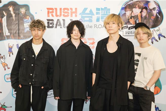 [Alexandros]由鼓手Riad（左起）、贝斯手矶部寛之、主唱川上洋平、吉他手白井眞辉组成。（好玩国际文化提供）