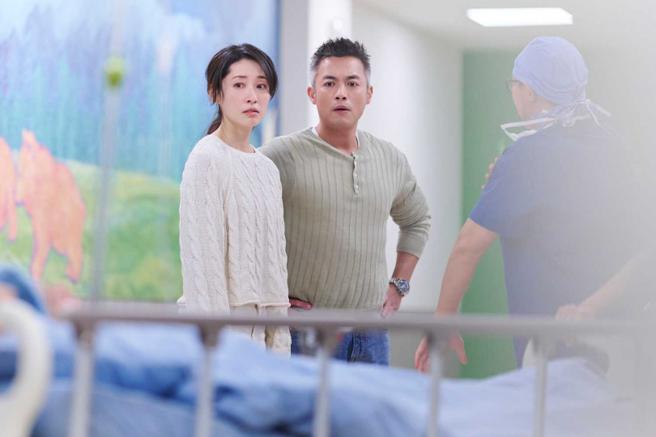 范逸臣、田中千绘在《BIG》中饰演一对闹离婚的夫妻。（图／米仓影业提供）