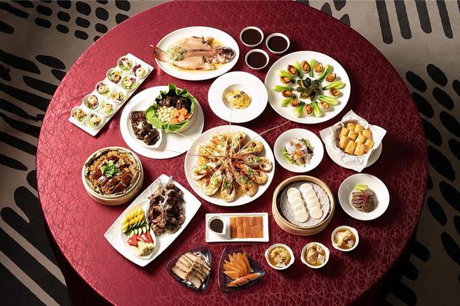 台北W飯店推出2024除夕團圓飯「W抵家啦」專案，且針對小家庭推出5人桌宴。圖／台北W飯店